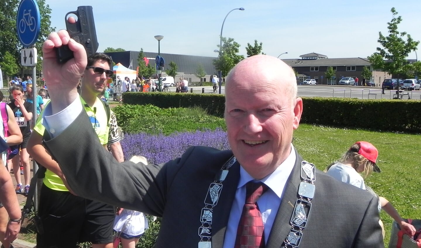 Burgemeester Ruud van Bennekom verzorgde de start.