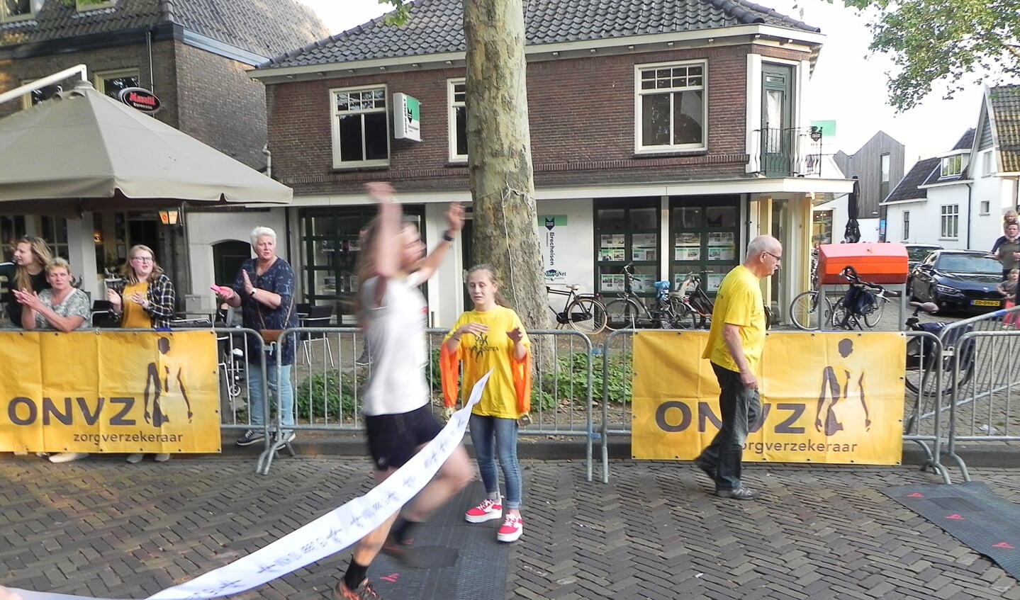 Tom Horst is de absolute winnaar van de 10 km loop.