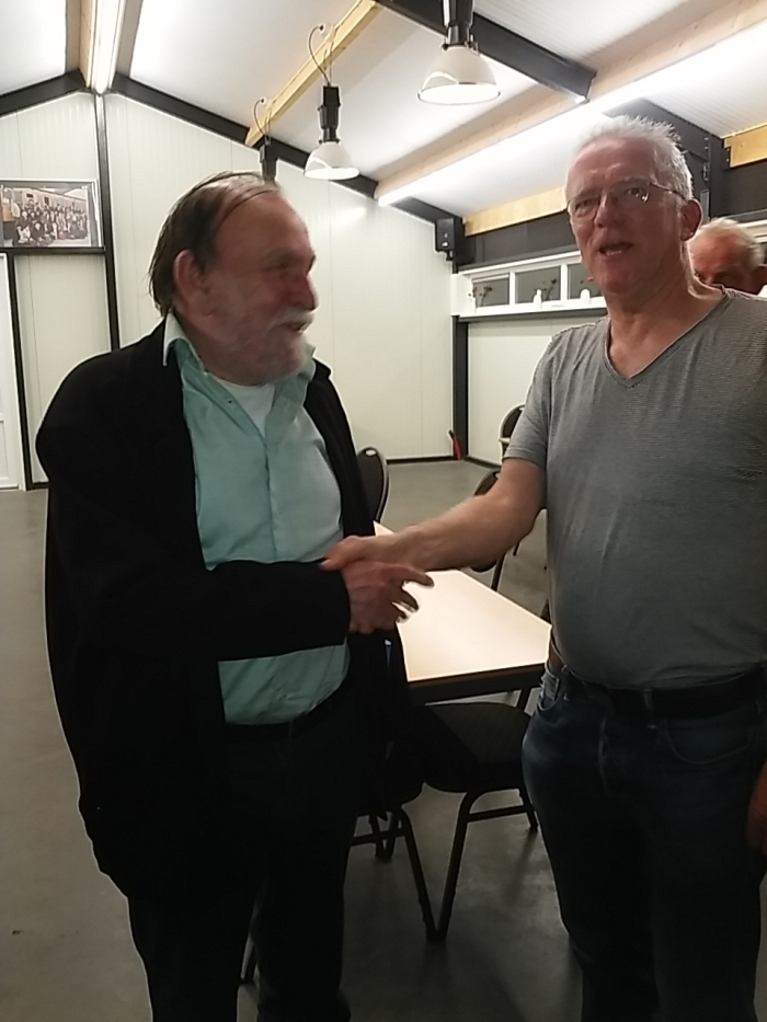 links de kersverse kampioen