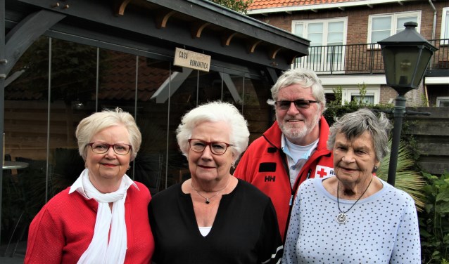Het basisteam van de boottochten: Anneke, Nel, Dick en Map.