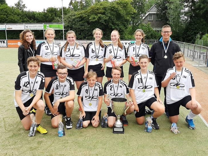 Het kampioensteam HKC B2