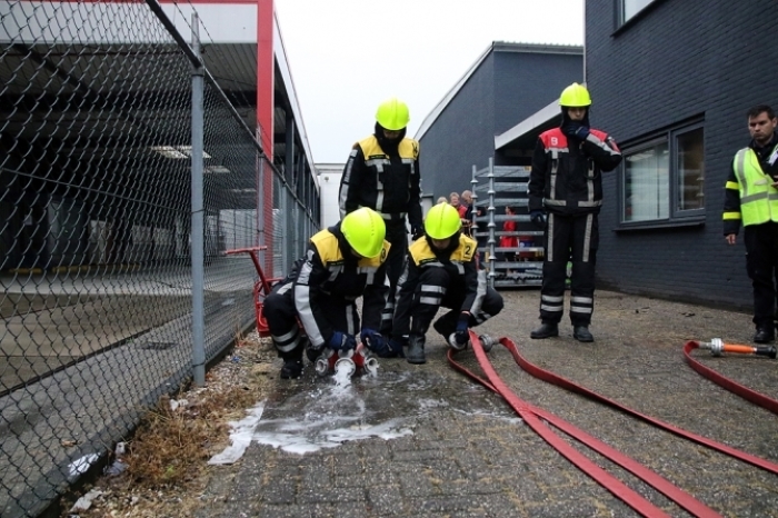 Jeugdbrandweer Herwijnen in actie tijdens de wedstrijd in Veenendaal