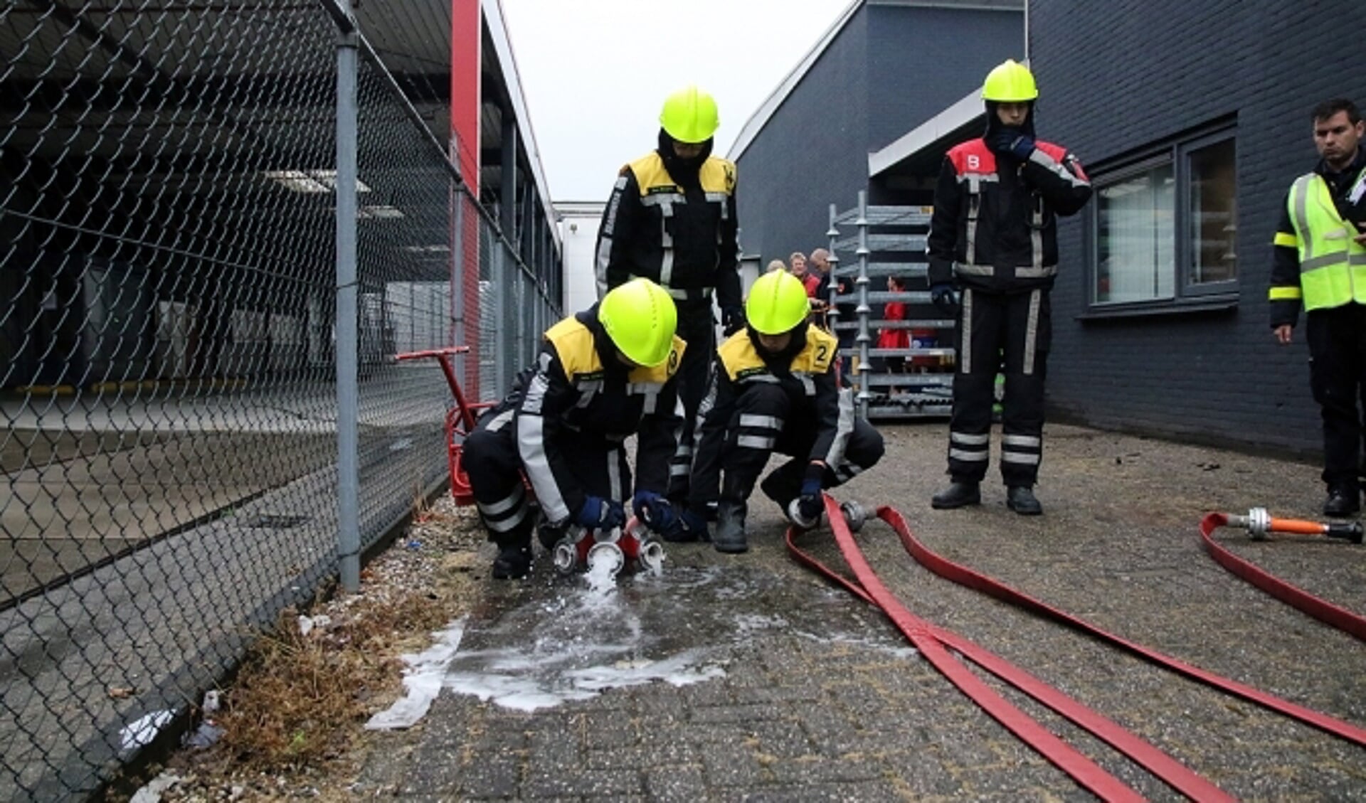 Jeugdbrandweer Herwijnen in actie tijdens de wedstrijd in Veenendaal