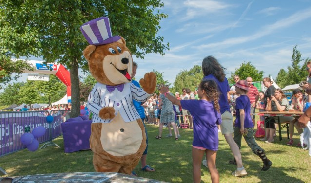 Ceremonies, een gezellige braderie en veel activiteiten zorgen ervoor dat het voor zowel de bezoekers als de deelnemers een onvergetelijk evenement is.