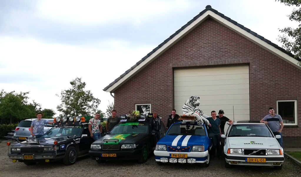 Vertrek van de 4 teams vanuit Kootwijkerbroek.