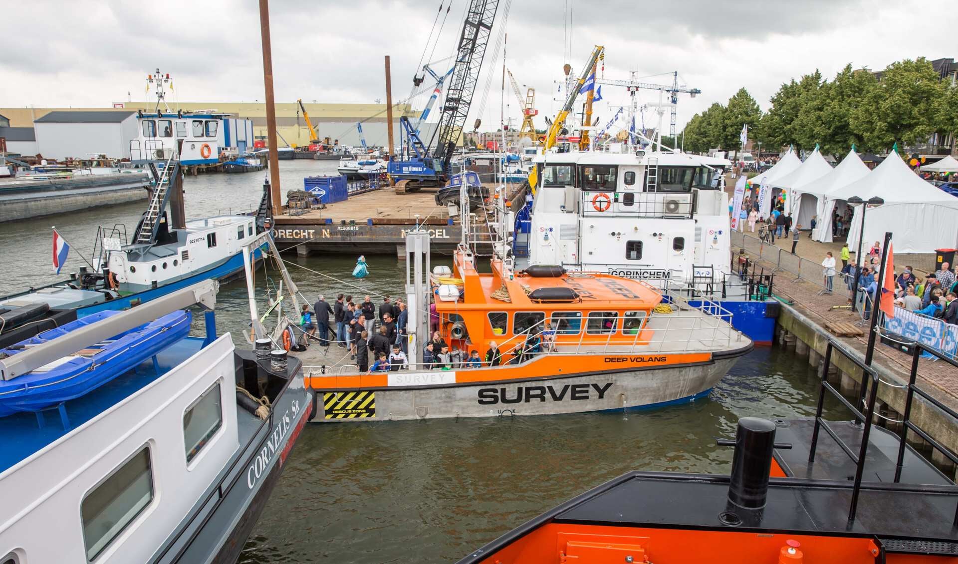 Net als in 2017 ligt de Sliedrechtse haven weer vol met te bezichtigen schepen tijdens het Baggerfestival.
