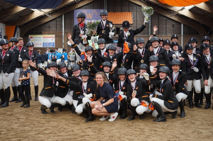 Het team na de prijsuitreiking