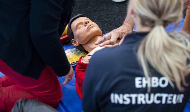 Het Rode Kruis werkt ook aan de verspreiding van EHBO-kennis en bieden cursussen en workshops aan.