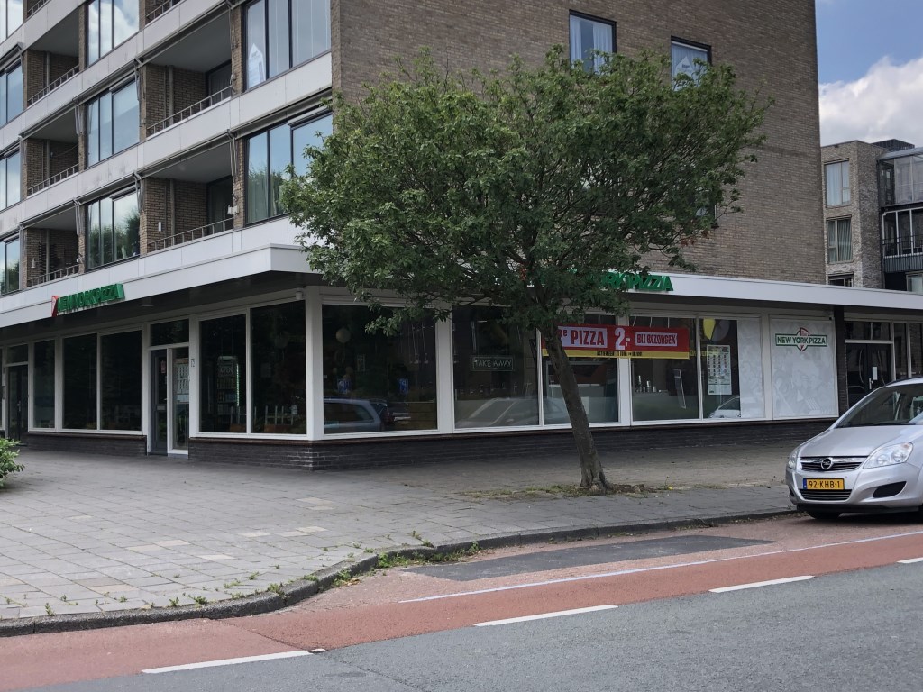 Het pand aan het Willem waar inmiddels een vestiging van New York Pizza in zit.