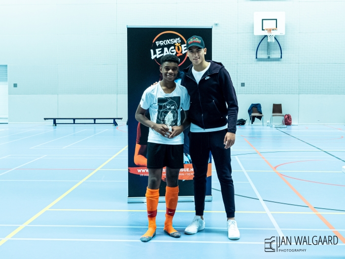 Beste speler Terrance Joe (ZVG /Unitas JO-13) met PSV speler Zakaria Boukhlal