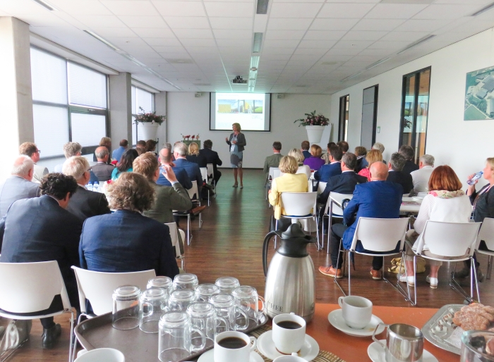 Wethouders uit heel Nederland leren over het slimme groene warmtenet in Ede