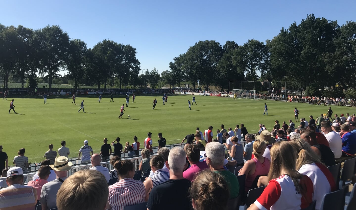 SDC Putten verloor onder tropische omstandigheden met 0-6 van Feyenoord.