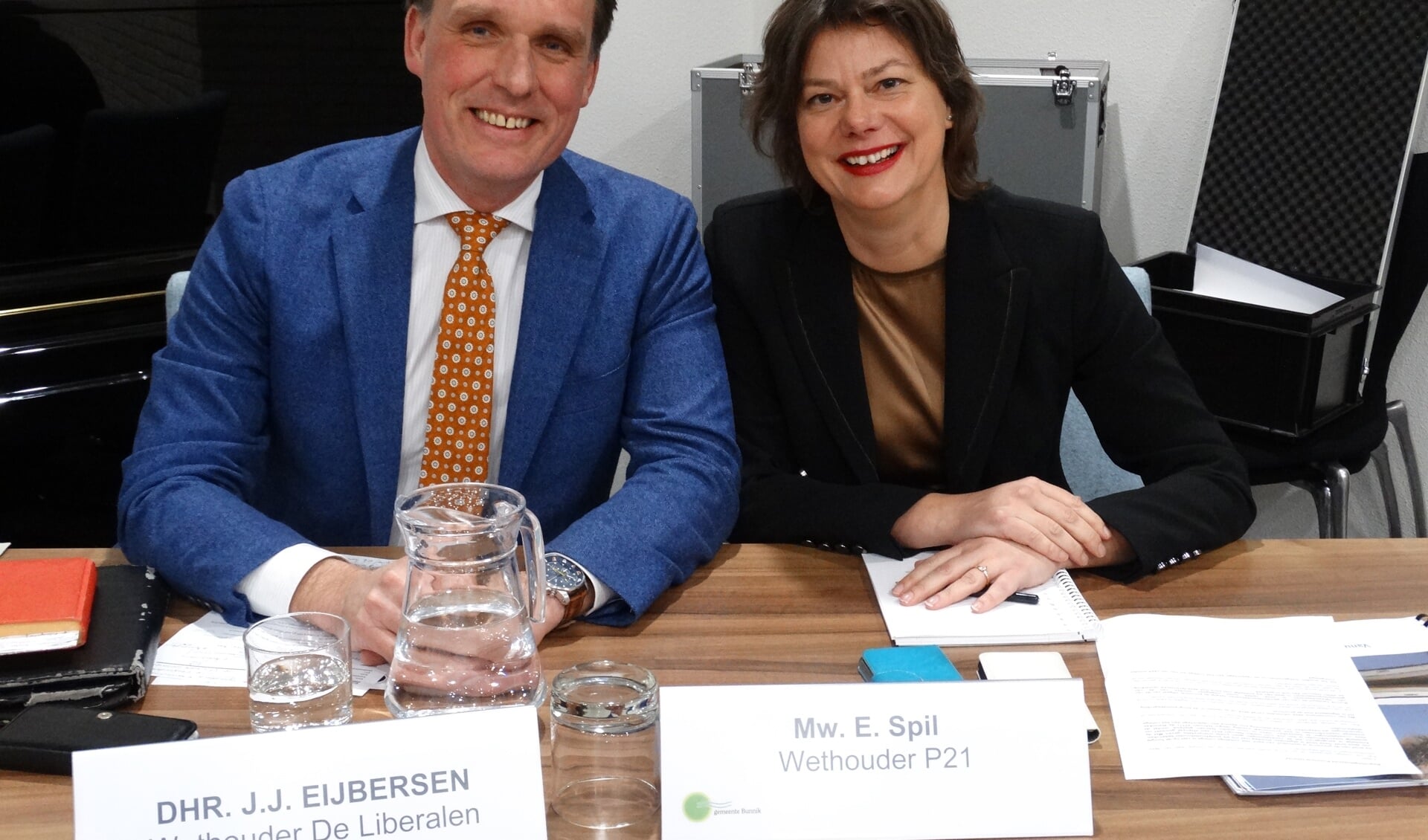 Wethouder Jorrit Eijbersen en wethouder Erika Spil (archieffoto juni 2018). Bunnik kent twee wethouders.