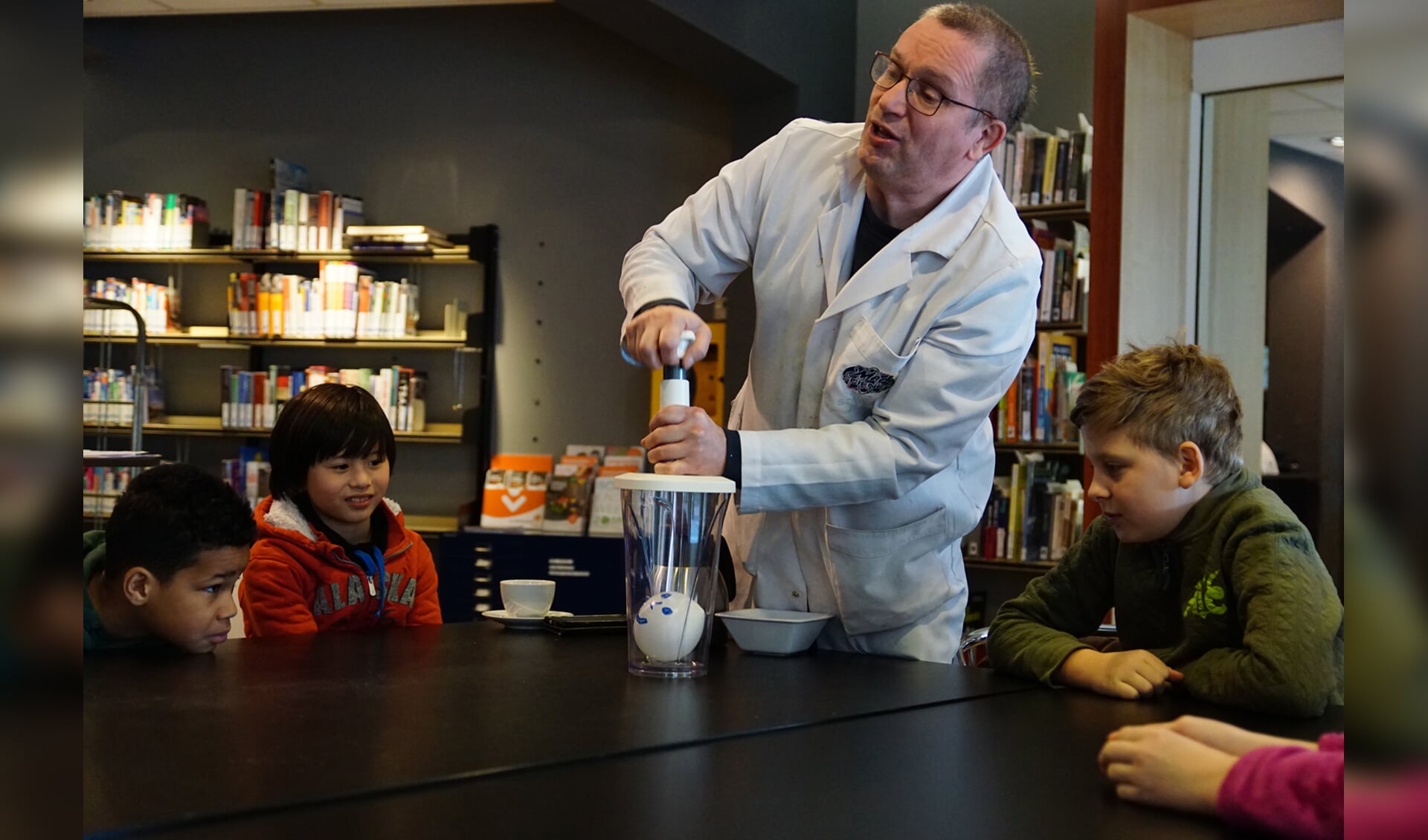 Mad Science houdt activiteiten voor kinderen die kennis willen maken met de wetenschap. 