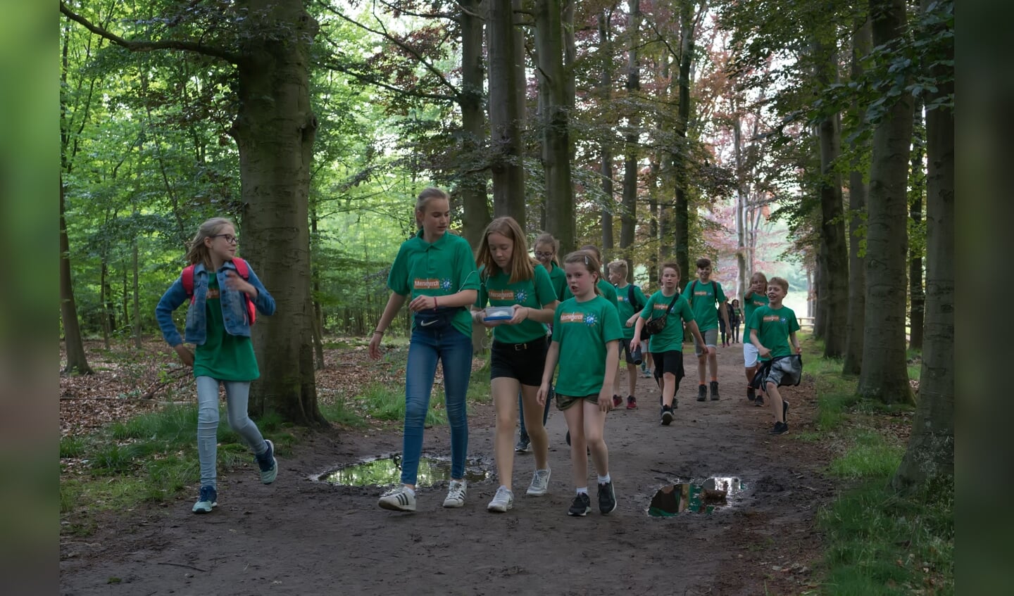 Heerlijk lopen op de maat van de muziek en ook een sprongetje.