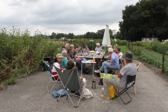 pauze in de pluktuin te Stoutenburg