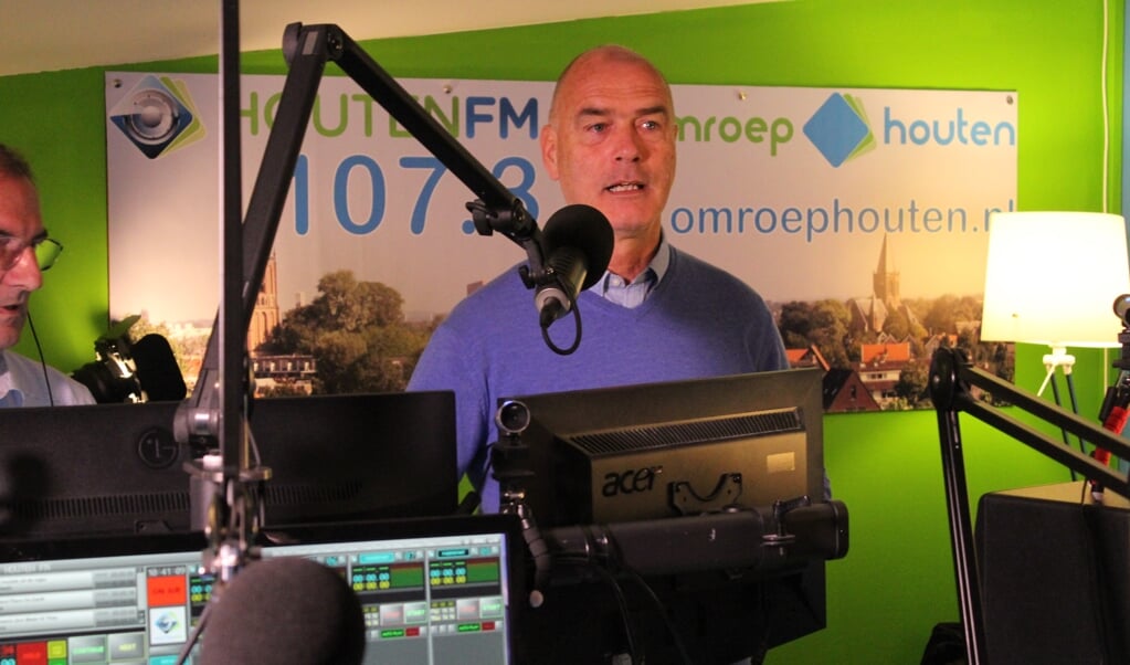 Kees van Dalen opent de nieuwe studio van Omroep Houten