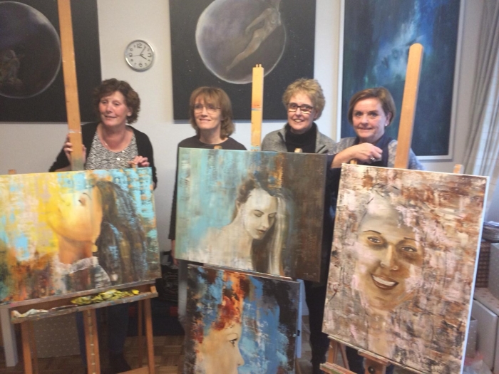 Vier vriendinnen exposeren in het Toon Hermans Huis Ede