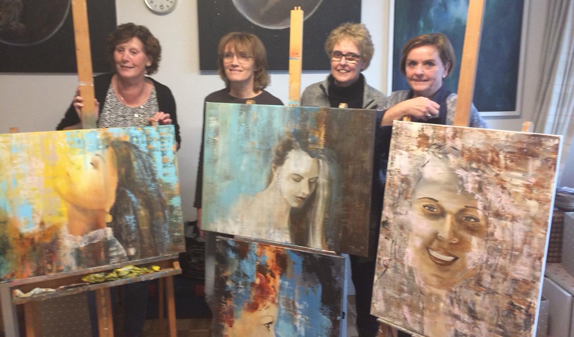 Vier vriendinnen exposeren in het Toon Hermans Huis Ede