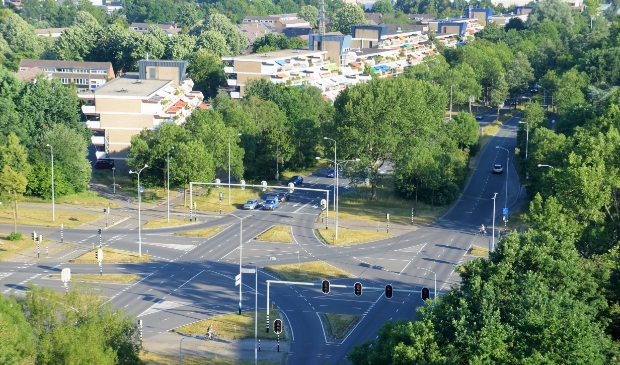 Het kruispunt Kastelenlaan/Veenderweg - Koekeltse Boslaan