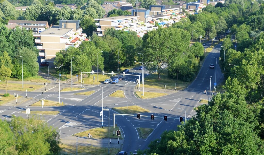 Het kruispunt Kastelenlaan/Veenderweg - Koekeltse Boslaan
