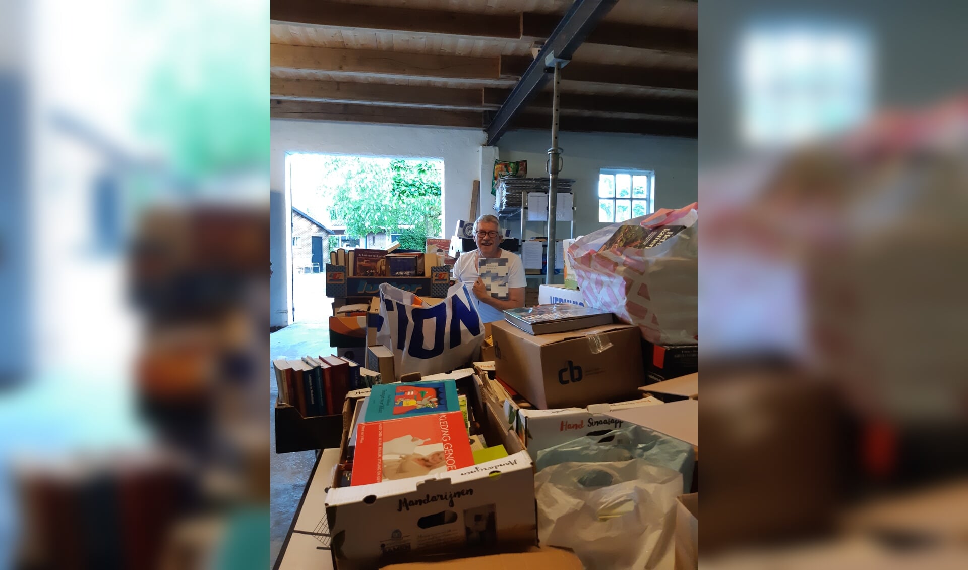 Nico Vermeeren in de sorteerschuur in Schalkwijk