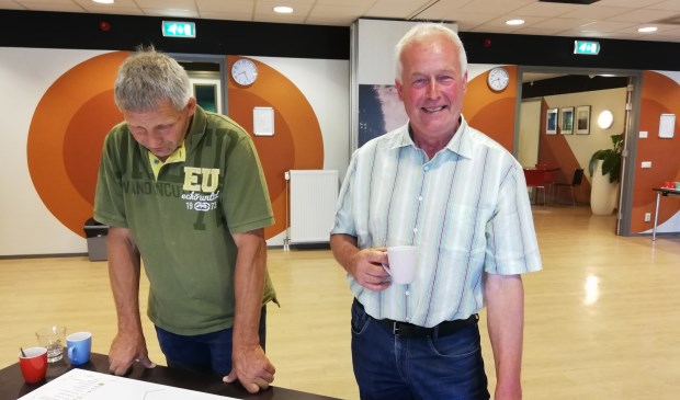Rechts veeboer Co van Eck die het zonde noemt van de agrarische grond