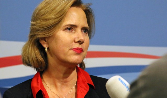 Minister Cora van Nieuwenhuizen bij de presentatie van haar Schipholplannen vrijdag in Nieuwspoort.