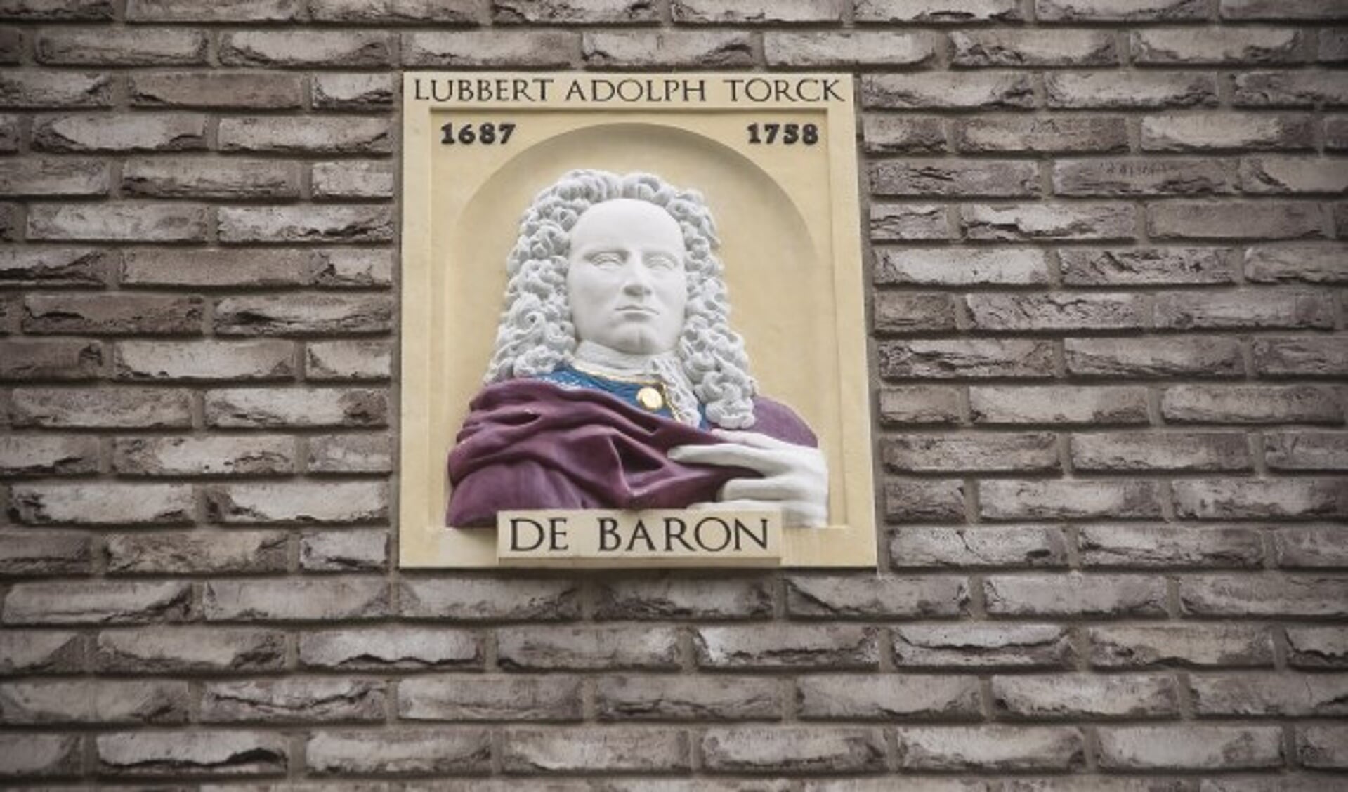 Lubbert Adolph Baron Torck (gevelsteen door Toon Rijkers).