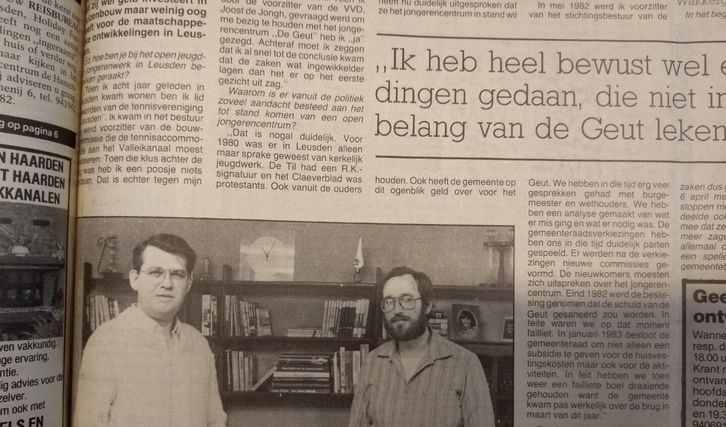 Frits Ringers (rechts) neemt de voorzittershamer over van Ed ten Voorde. (Commentaar Ringers nu: 'I was so much older than, I'm younger than that now')
