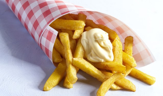 Samen patat eten