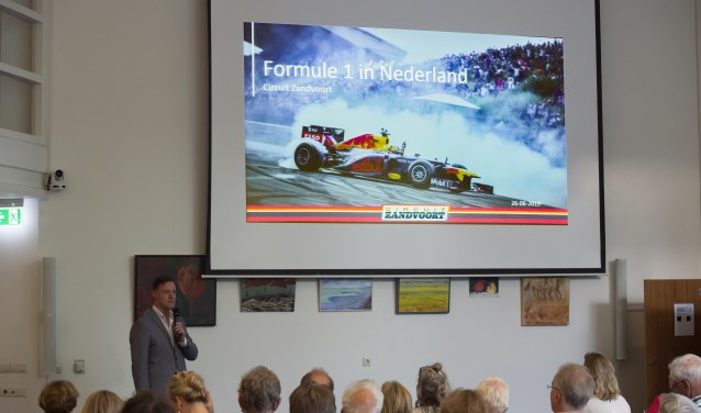 Robert van Overdijk (directeur circuit Zandvoort) licht de actuele stand van zaken toe