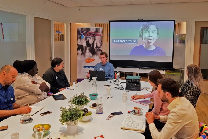 De Engelse Professionals in gesprek met Buurtzorg Jong