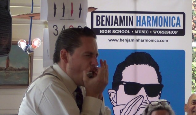 Grootse workshop mondharmonica bij 'Kleurrijk Uit In Wijk'