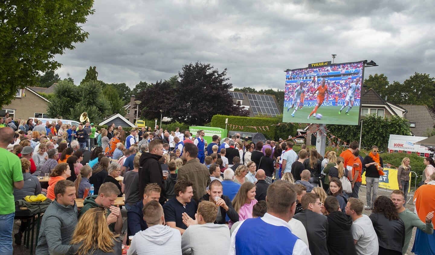 In Hoogland keken fanatiekelingen op een groot scherm naar de WK-finale.