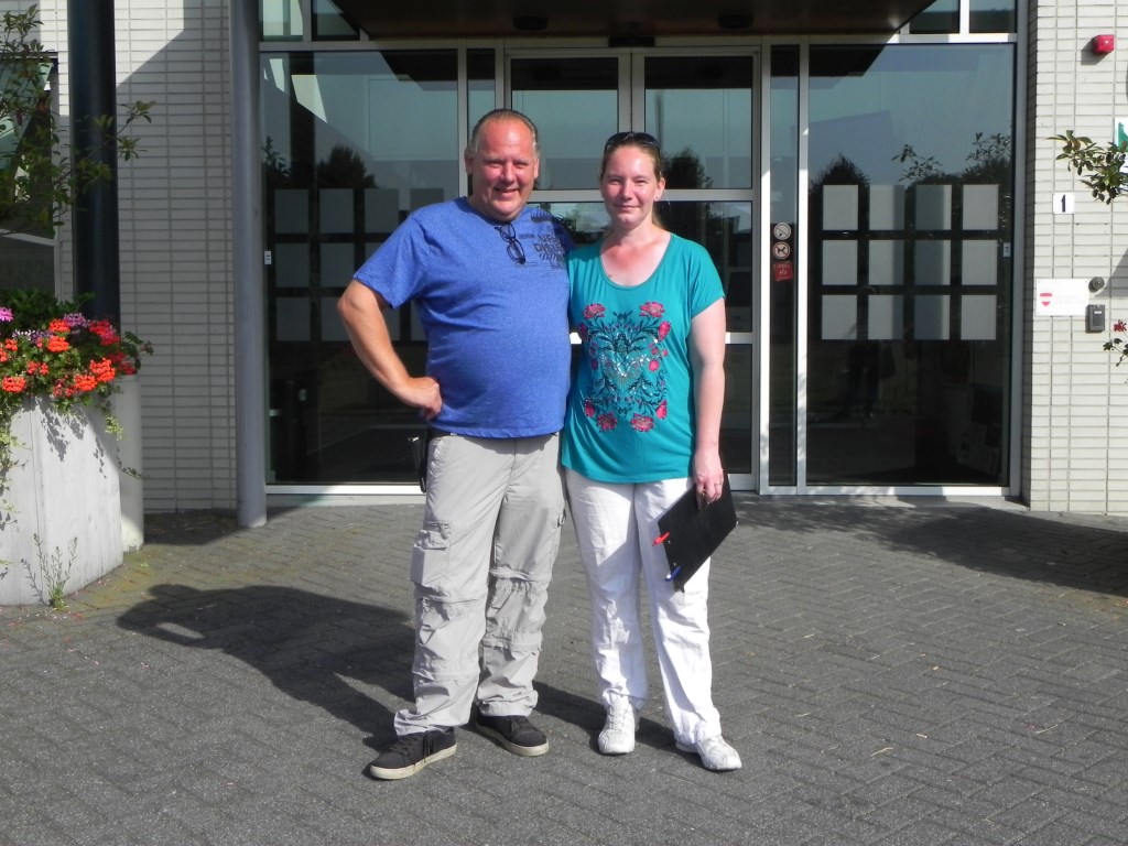 Gert de Klein en Stephanie van Rooij na hun gesprek op het gemeentehuis.