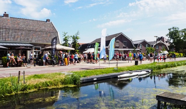 Het verkeer op de Jonkheer Ramweg werd goed in de gaten gehouden en op sommige momenten helemaal stilgelegd.