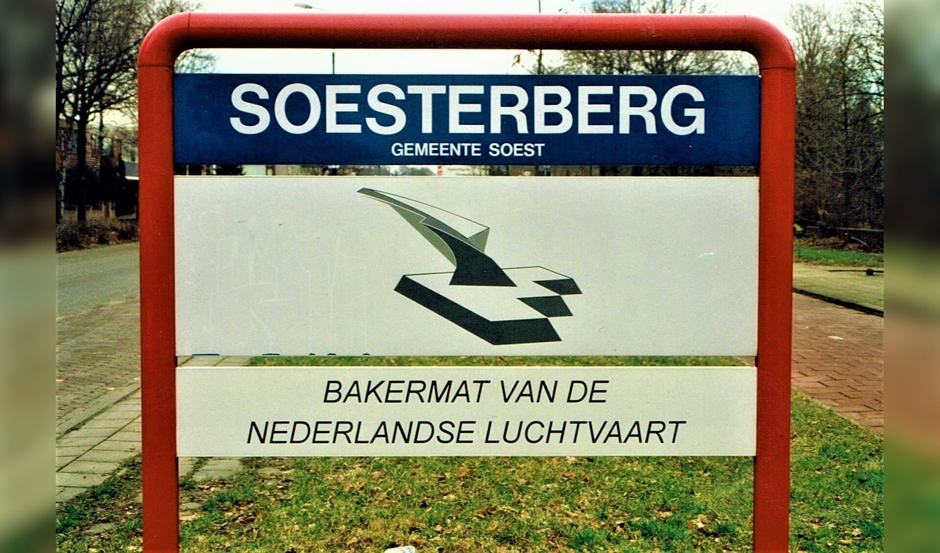 De onderborden zijn verdwenen. Soesterberg heeft steeds minder affectie met de gemeente Soest, zo lijkt het.