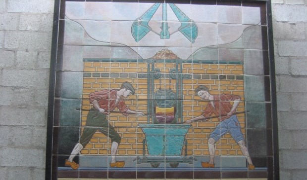 Wandpaneel AEB in vroegere tijden.