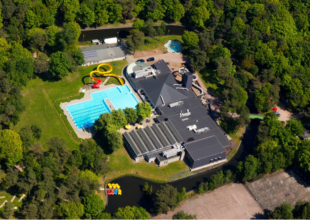Luchtfoto Bosbad Putten.