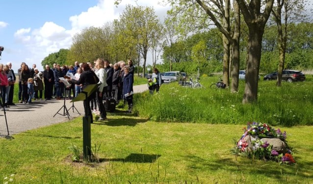 De onthulling van het monument in 't Goy