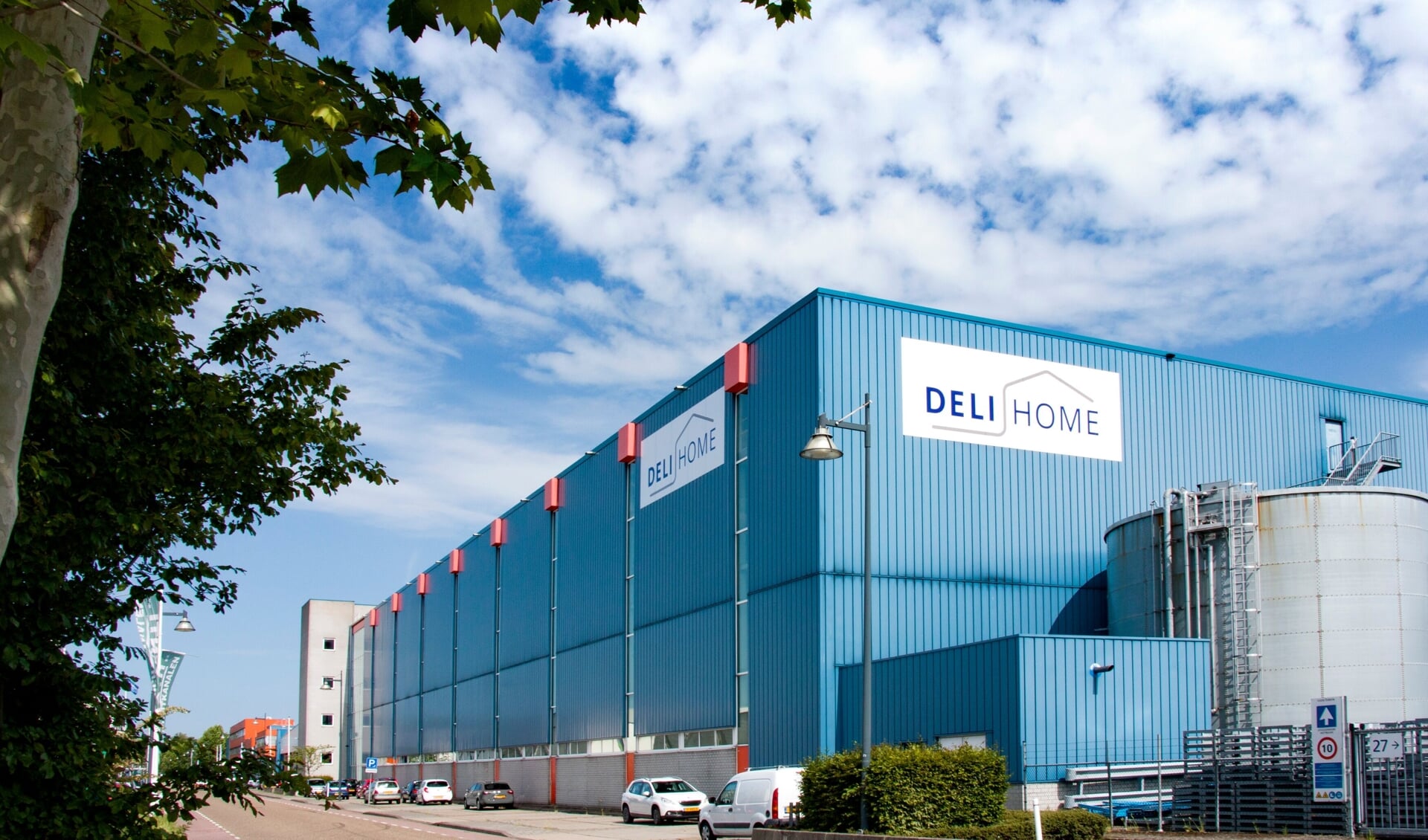 Het magazijn van Deli Home Netherlands is voorzien van Deli Home logo's