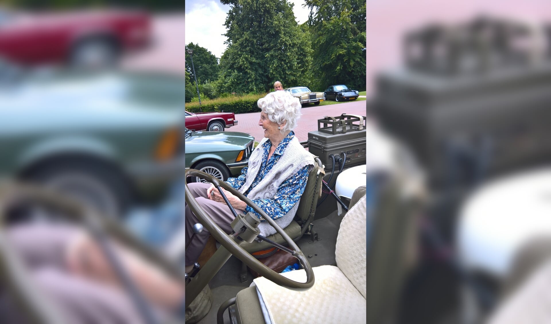 93 jarige bewoonster ‘t Hamersveld beleeft “de zondagmiddag van haar leven”.