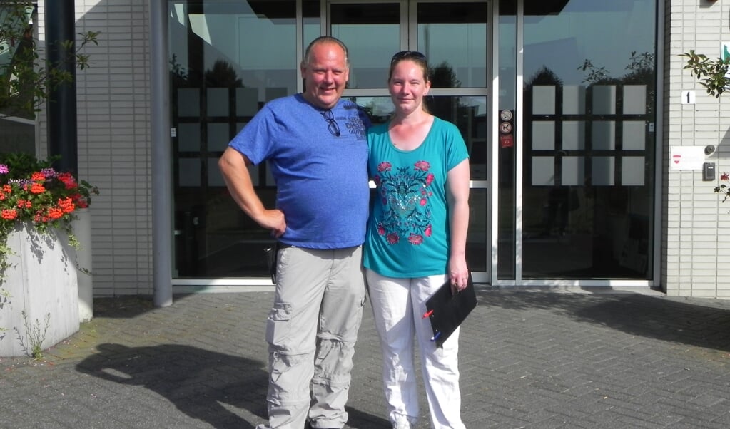 Gert de Klein en Stephanie van Rooij donderdag na het gesprek op het gemeentehuis