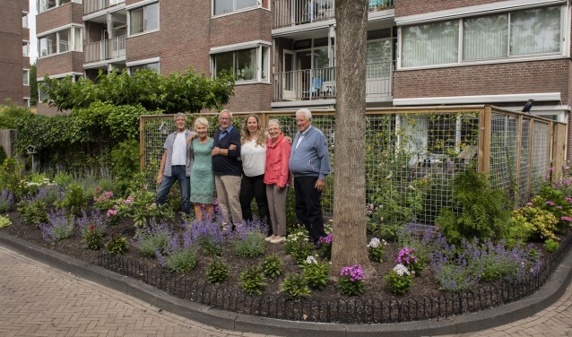De dorre groenstrook in de Scholtelaan heeft een metamorfose ondergaan