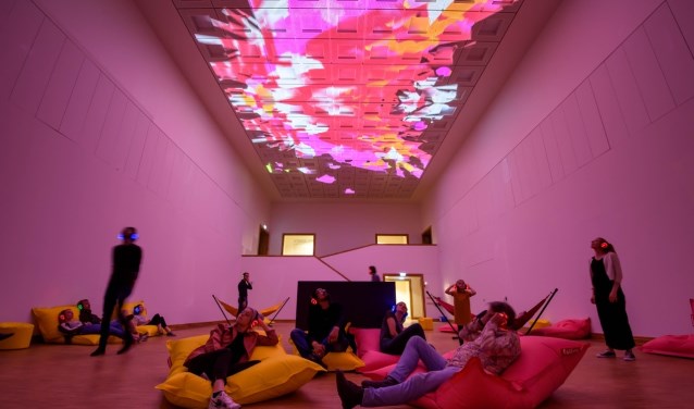 Assume Vivid Astro Focus in Kunstal KAdE dompelt de kijker onder in een psychedelische en kleurrijke wereld.