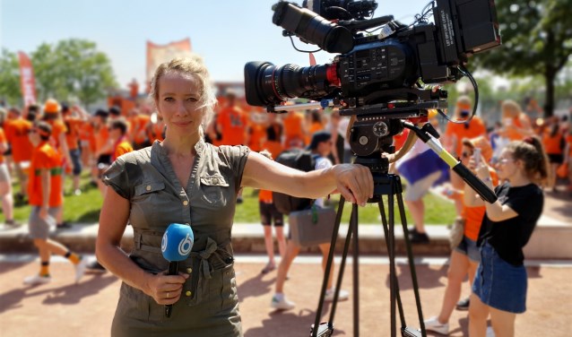 Janine Schuinder van SBS6 Shownieuws, zondag in de Oranje fanzone in Lyon. ,,Wat een belevenis, waanzinnig."