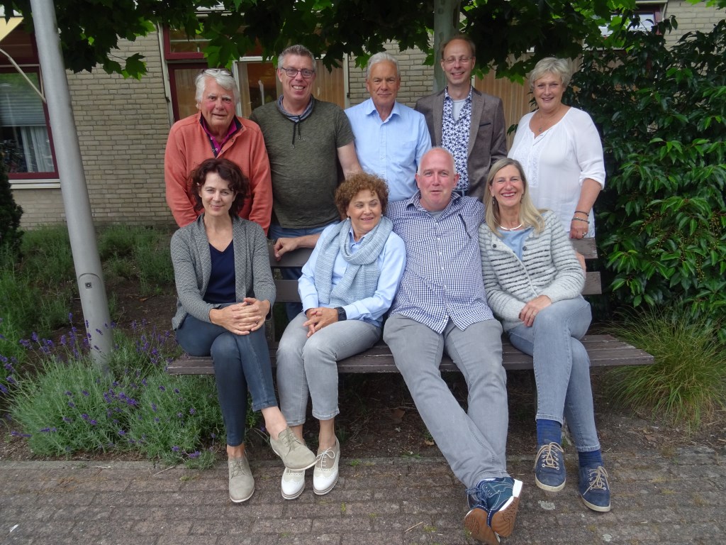 Een combinatie van 'de trekkers' van Doorn Doet en het Dorpsnetwerk met v.l.n.r.: Reinier van Kuyk, Rob van Kommer, Cees Schippers, Stefan van Schijndel, Ria van der Klift (staand), Diana Stalenhoef, Sonja Kuyvenhoven, Frans van de Craats en Ria Berns (zittend). Inge Lagerweij en Gert-Jan van Veldh
