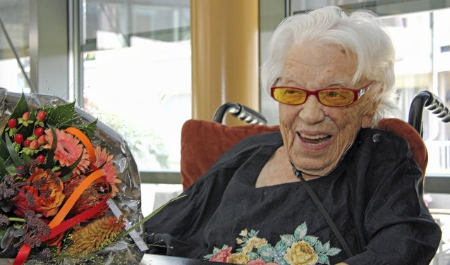 Archieffoto van mevrouw Geertje Kuijntjes. Hier werd ze 111 jaar.
