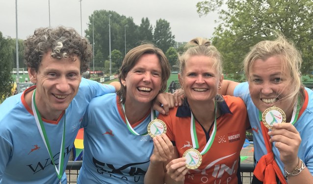 V.l.n.r. Ton van Hekezen, Judith Roovers, Nienke Lokhorst, Eveline van der Pas